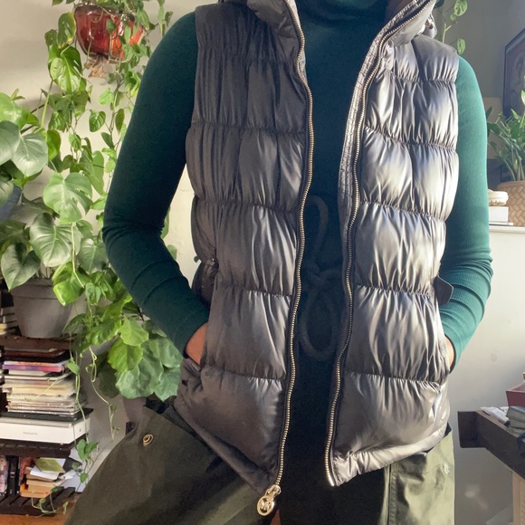 Michael Kors Puffer Grey Vest with Hoodie, never worn! Still has tags! Size S - Picture 8 of 10